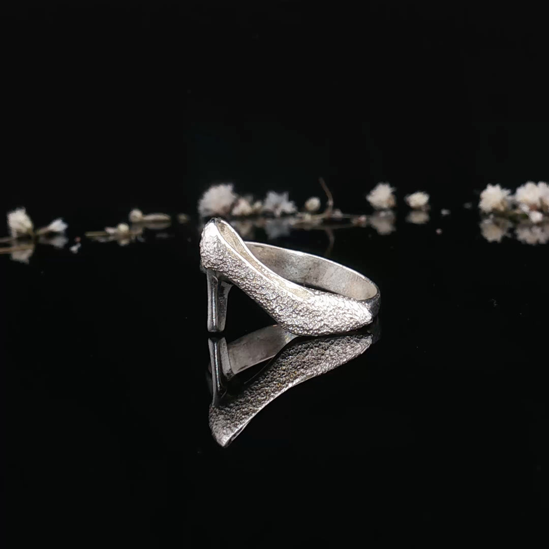 High Heel Muse Ring
Handmade 925 Sterling silver