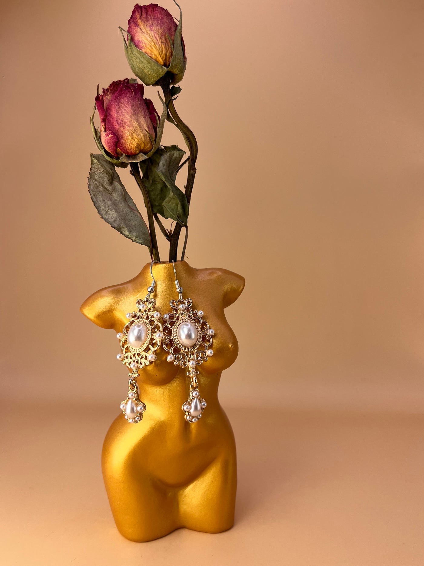 Venus Whispers – Baroque Pearl Earrings in Gold-Plated Copper