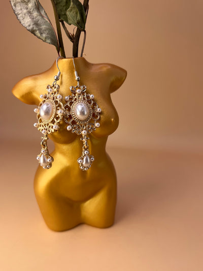 Venus Whispers – Baroque Pearl Earrings in Gold-Plated Copper