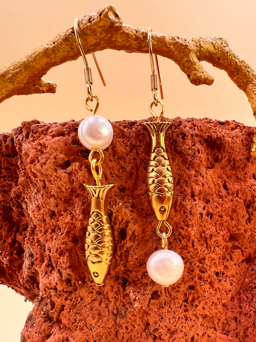 Nordic Ocean Fish Pearl Earrings From the quiet depths of the sea, a small fish carries the story of the ocean.