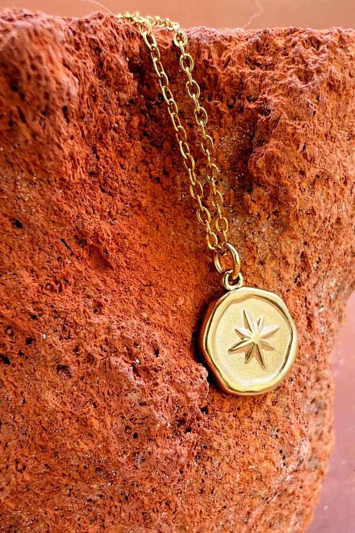 Oslo Star Medallion – Nordic Minimal Edition