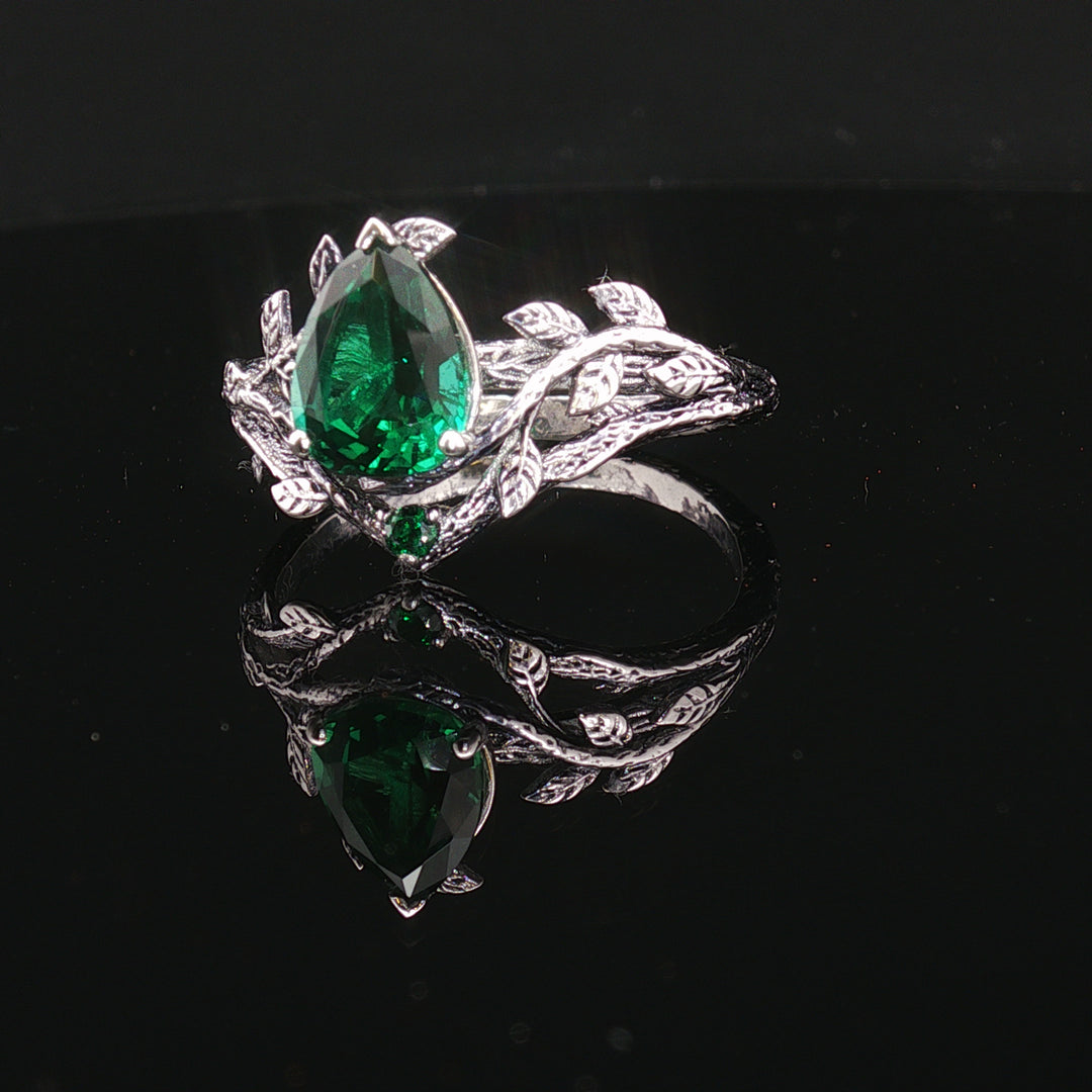 Emerald Forest Engagement Ring – Lab Grown Emerald Nature Branch Ring | Bespoke Jewelry Oslo | Maralkunst