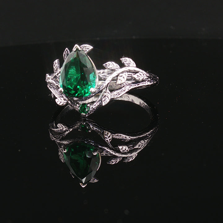 Emerald Forest Engagement Ring – Lab Grown Emerald Nature Branch Ring | Bespoke Jewelry Oslo | Maralkunst