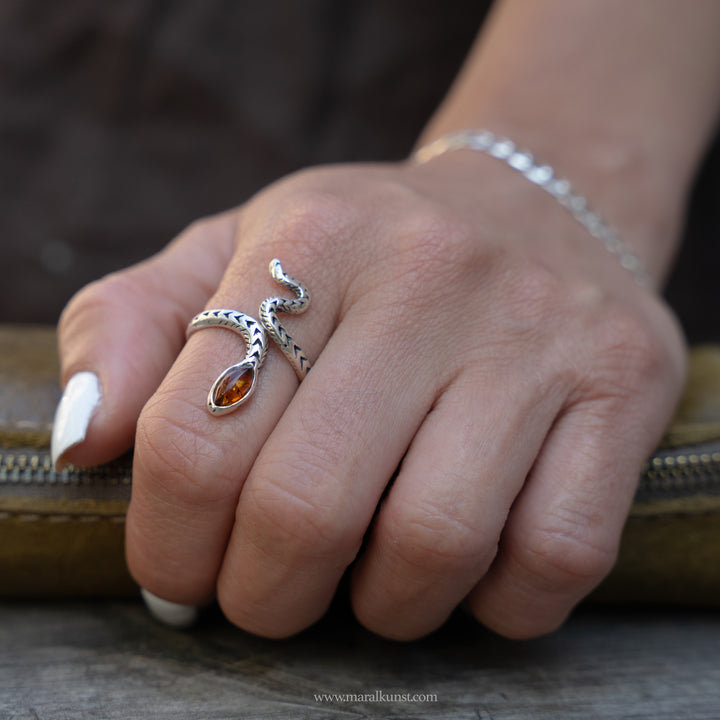 Gdansk Amber snake silver ring