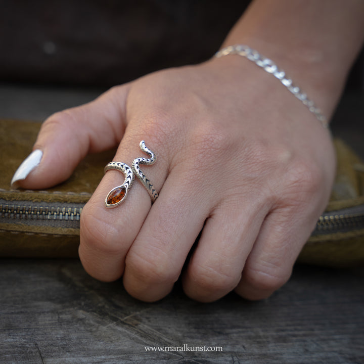 Gdansk Amber snake silver ring