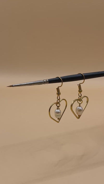 Heartfelt pearls earrings