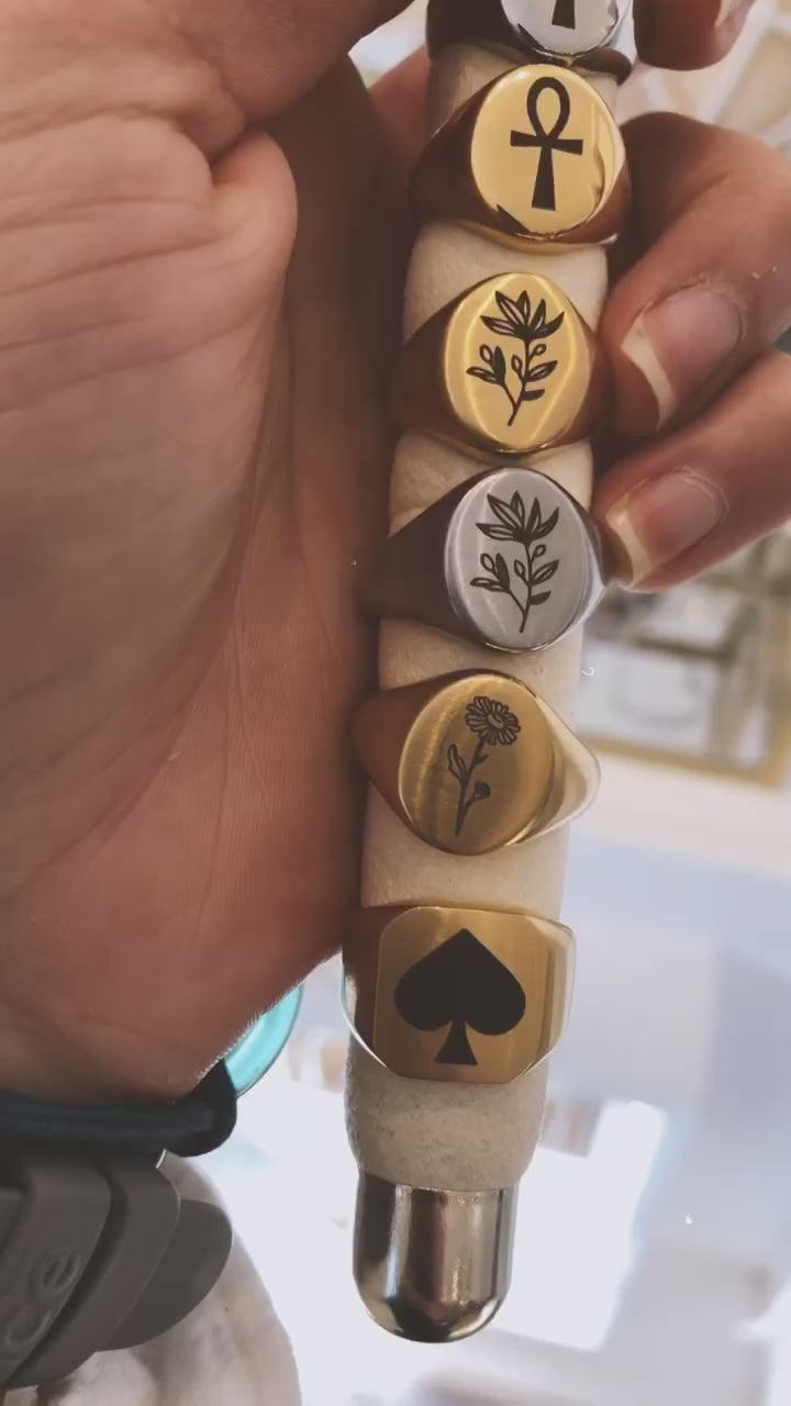Custom Logo-symbol engraving
