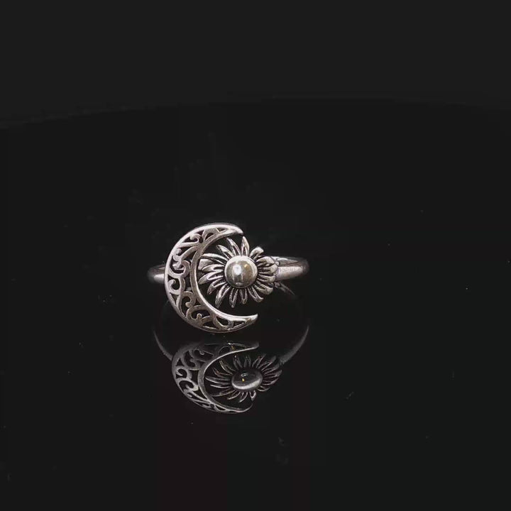Soluna Balance Ring

Sun & Moon Silver Ring