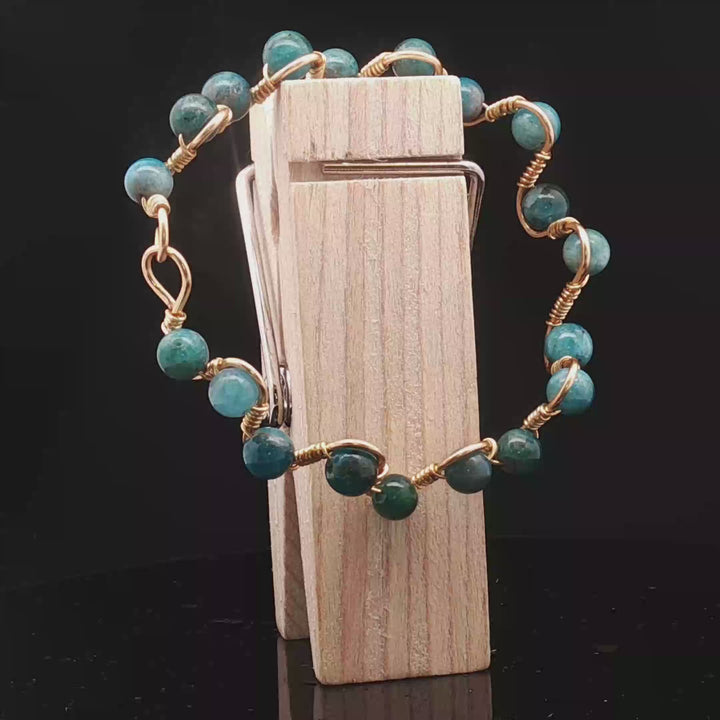 Ocean of Peace – Apatite Wire-Wrapped Bracelet
Where calm thoughts flow, and truth finds its voice.