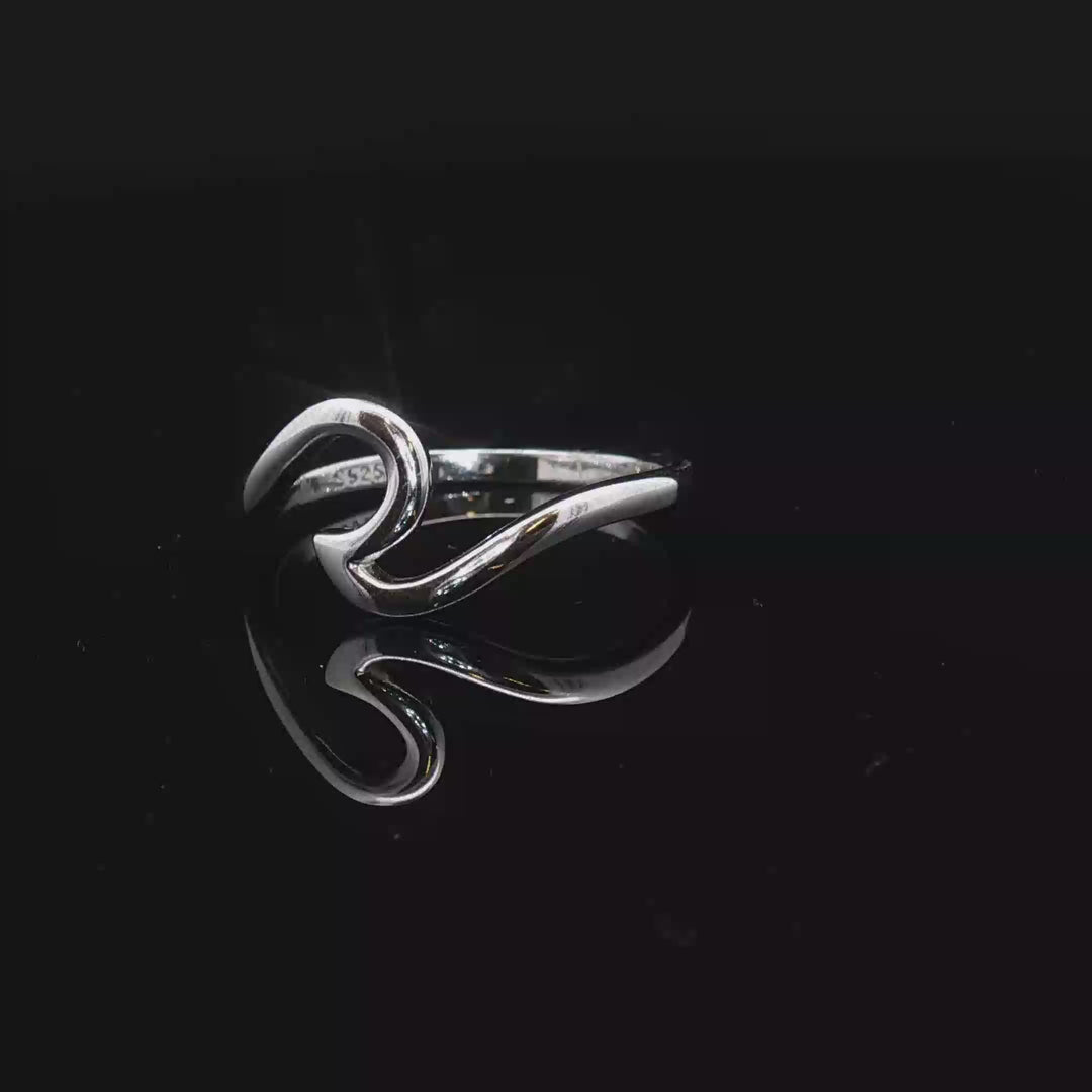 Ocean Whisper – Minimal Silver Wave Ring