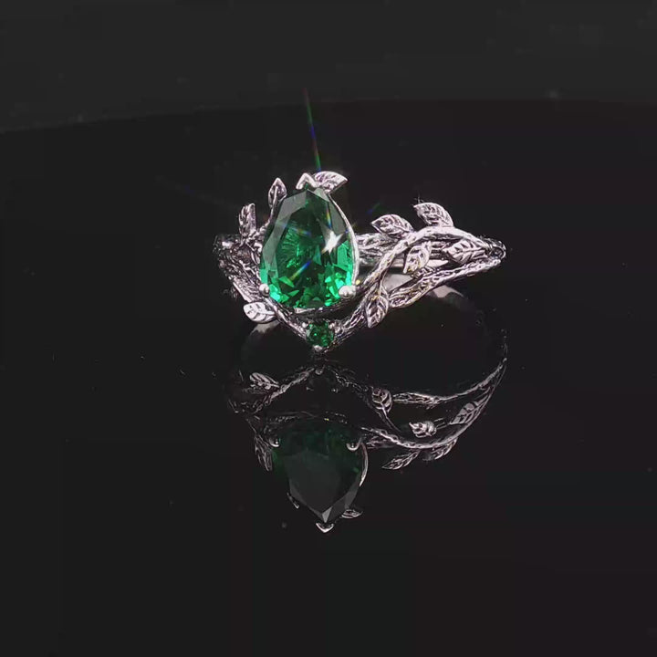 Emerald Forest Engagement Ring – Lab Grown Emerald Nature Branch Ring | Bespoke Jewelry Oslo | Maralkunst