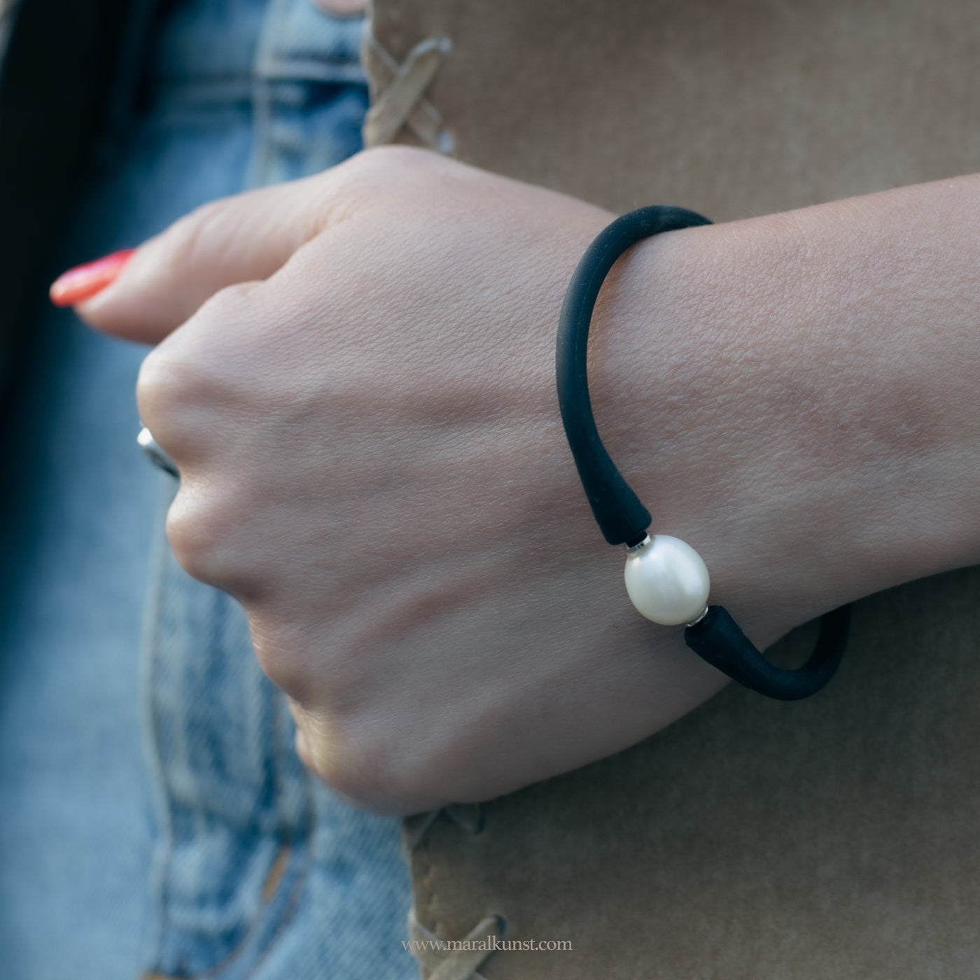 black recycled Sustainable pearl bracelet