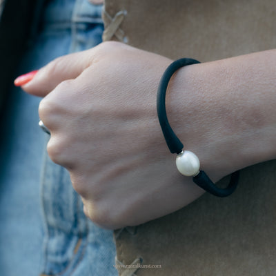 Miami black recycled Sustainable pearl bracelet