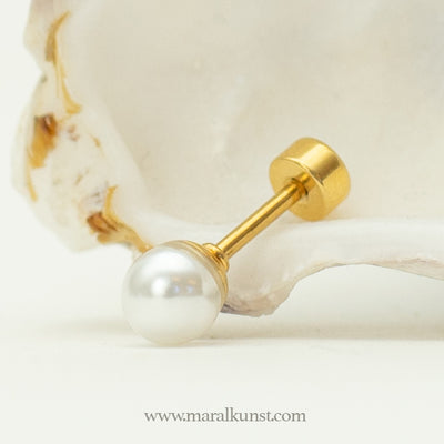 Pearl stud gold plated piercing