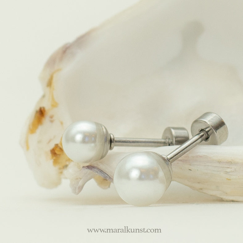 Pearl stainless steel piercing