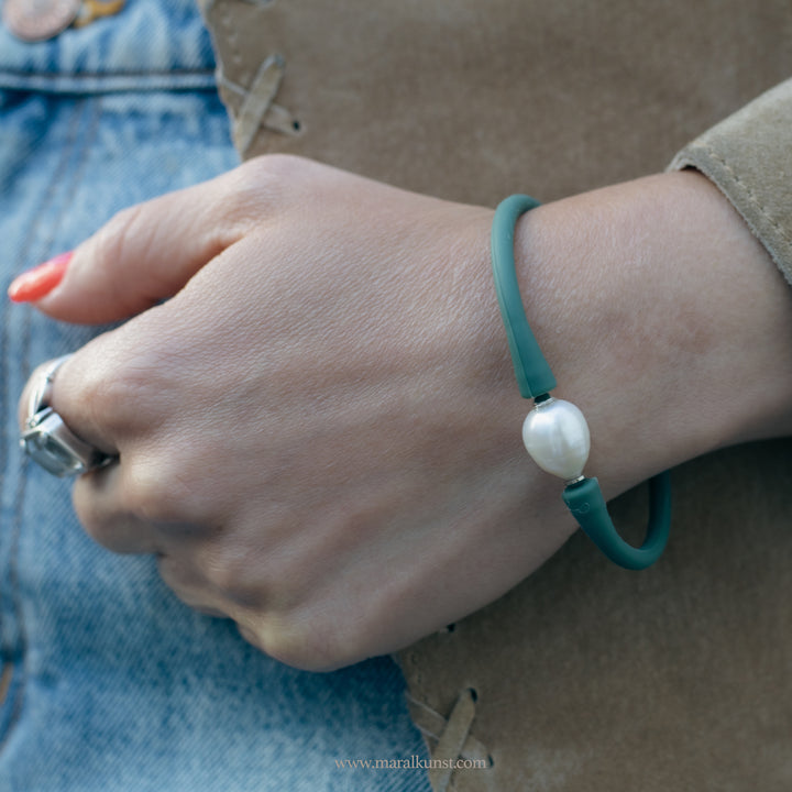 Miami green Recycled  Sustainable pearl bracelet ( Maralkunst  limited edition )
