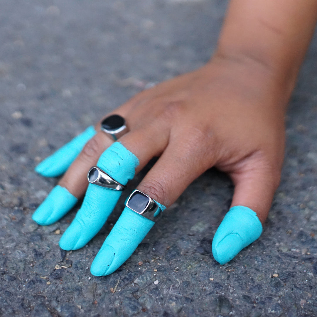 Mini Oval  Black enamel  signetring