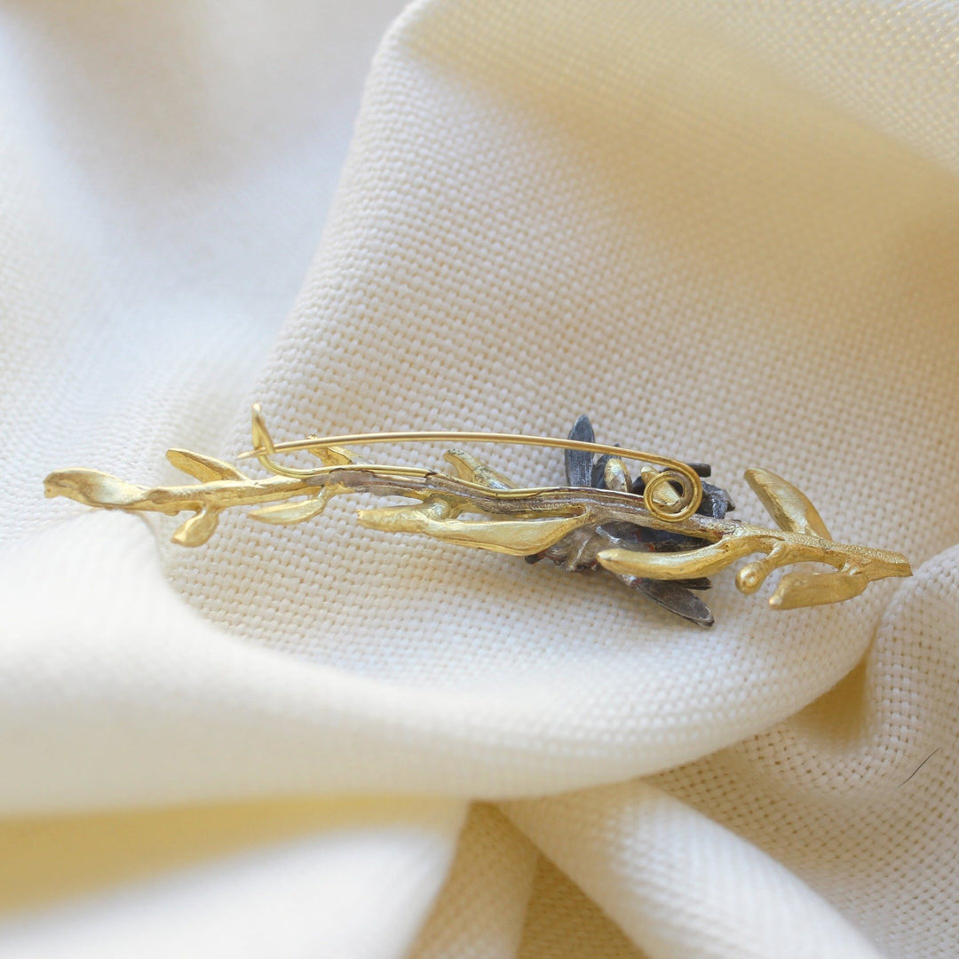 Bie Brooch Gulblaged Brass (Design A) - Maral Kunst Jewelry