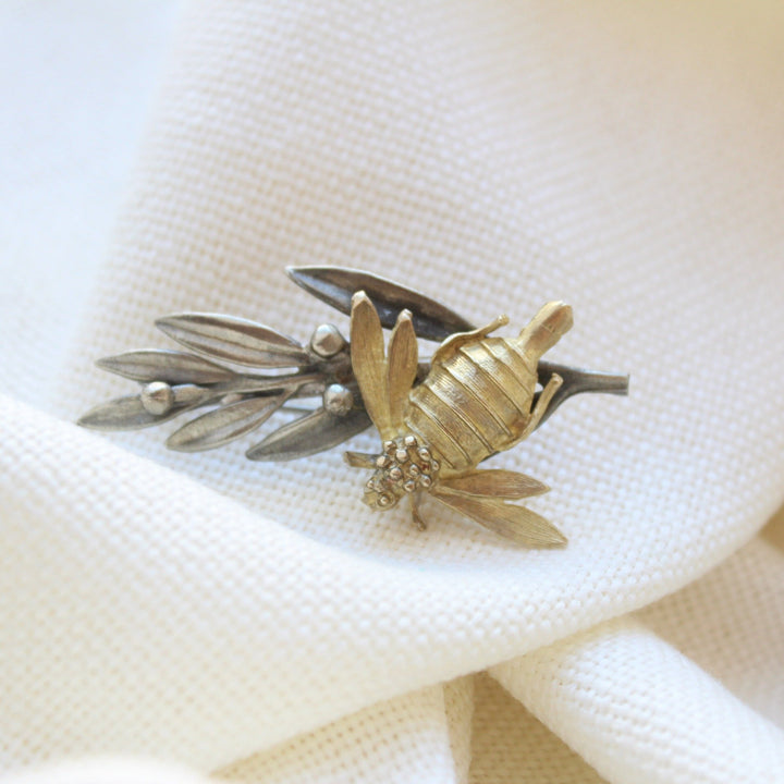Bie Brooch Gulblaged Brass (Design B) - Maral Kunst Jewelry