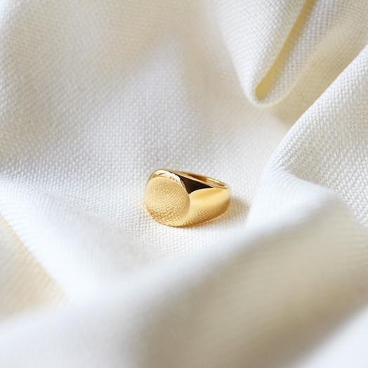 Shiny Signet Ring in Yellow Gold - Maral Kunst Jewelry