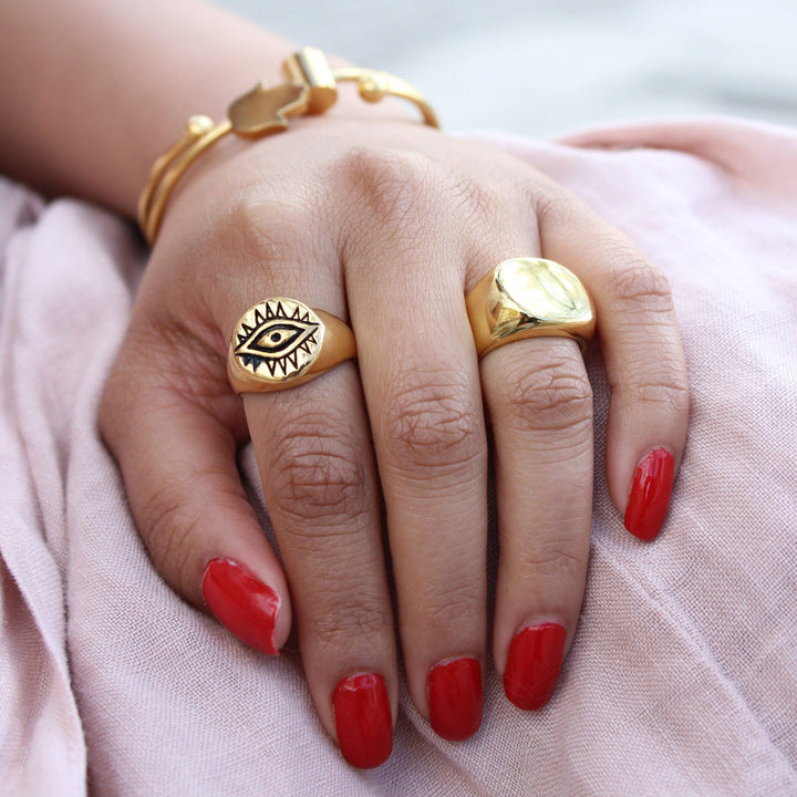 Shiny Signet Ring in Yellow Gold - Maral Kunst Jewelry