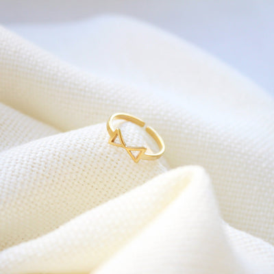 Arrow Geometric Ring in Yellow Gold - Maral Kunst Jewelry