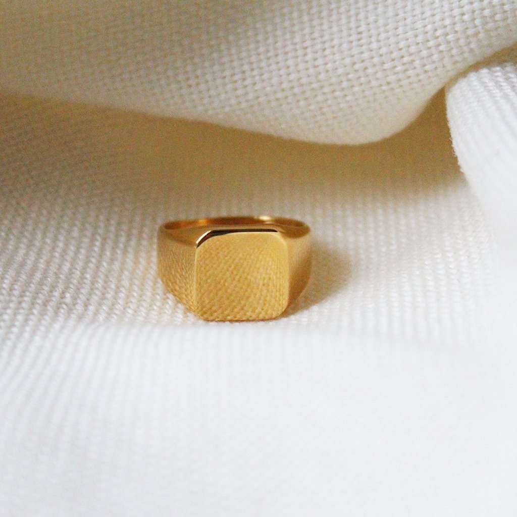 Cubic Signet Ring in Yellow Gold - Maral Kunst Jewelry