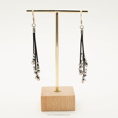 Climbing men earrings - Maral Kunst Jewelry