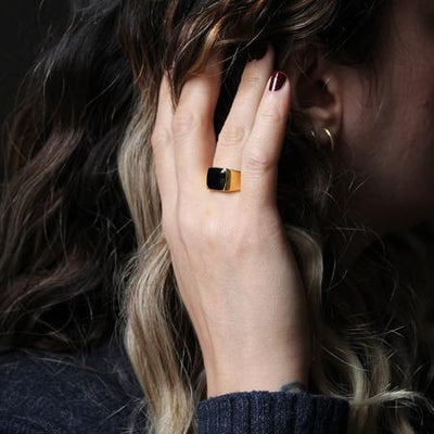 Onyx Cube Signet Ring in Gold - Maral Kunst Jewelry