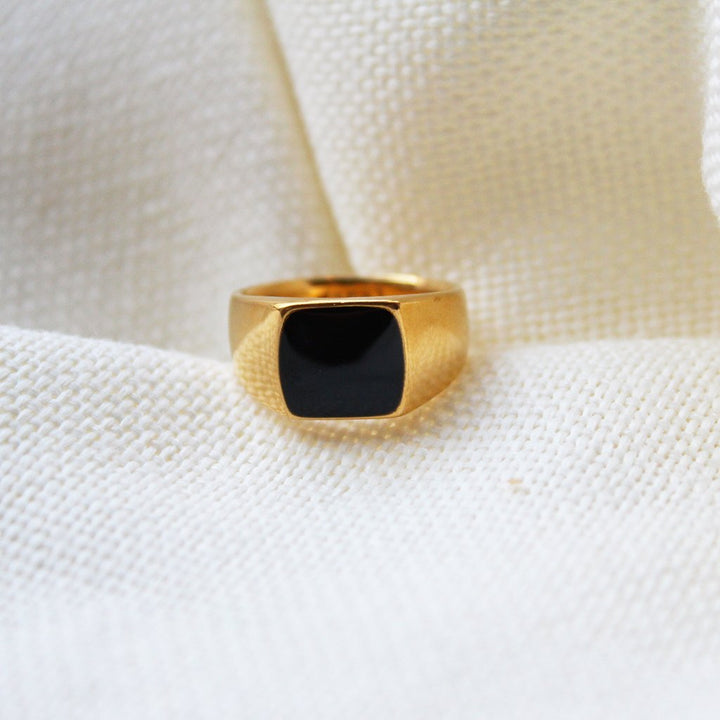 Onyx Cube Signet Ring in Gold - Maral Kunst Jewelry