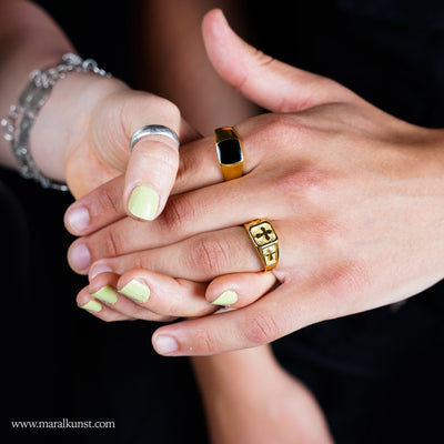 Onyx Cube Signet Ring in Gold - Maral Kunst Jewelry