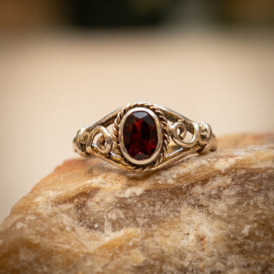 Garnet silver Gemstone ring - Maral Kunst Jewelry