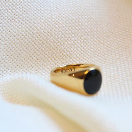 Round Onyx Signet Ring in Gold - Maral Kunst Jewelry