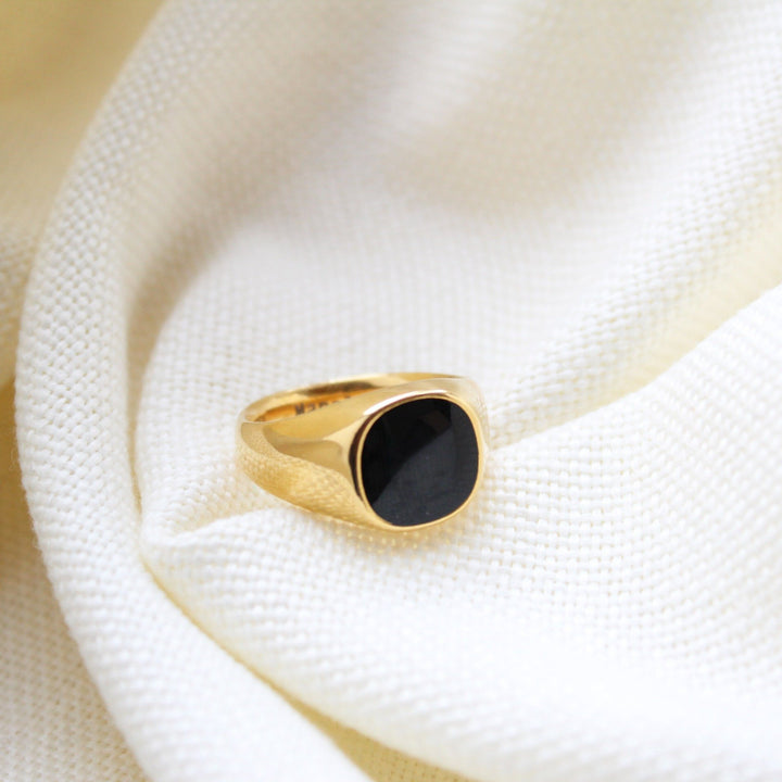 Classy Onyx Signet Ring in Gold - Maral Kunst Jewelry