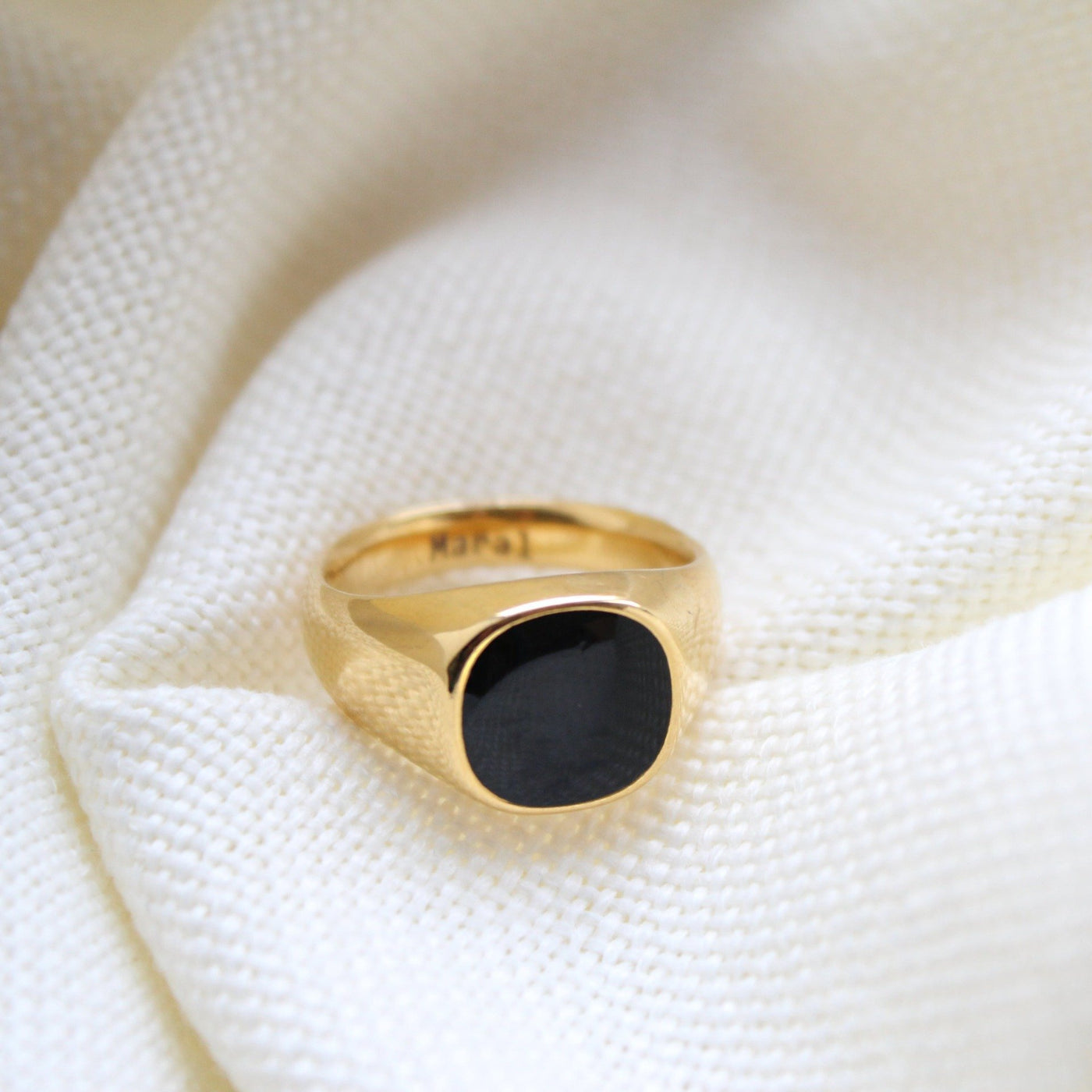 Classy Onyx Signet Ring in Gold - Maral Kunst Jewelry