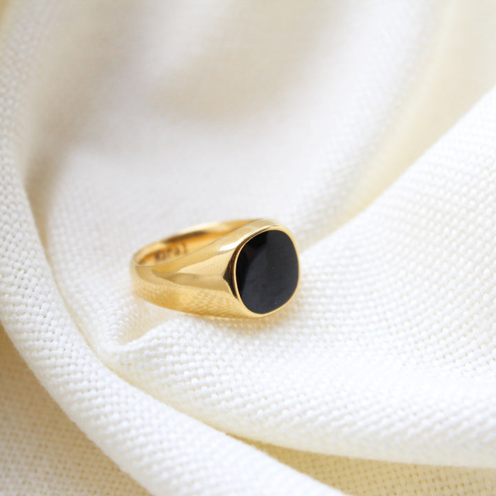 Classy Onyx Signet Ring in Gold - Maral Kunst Jewelry