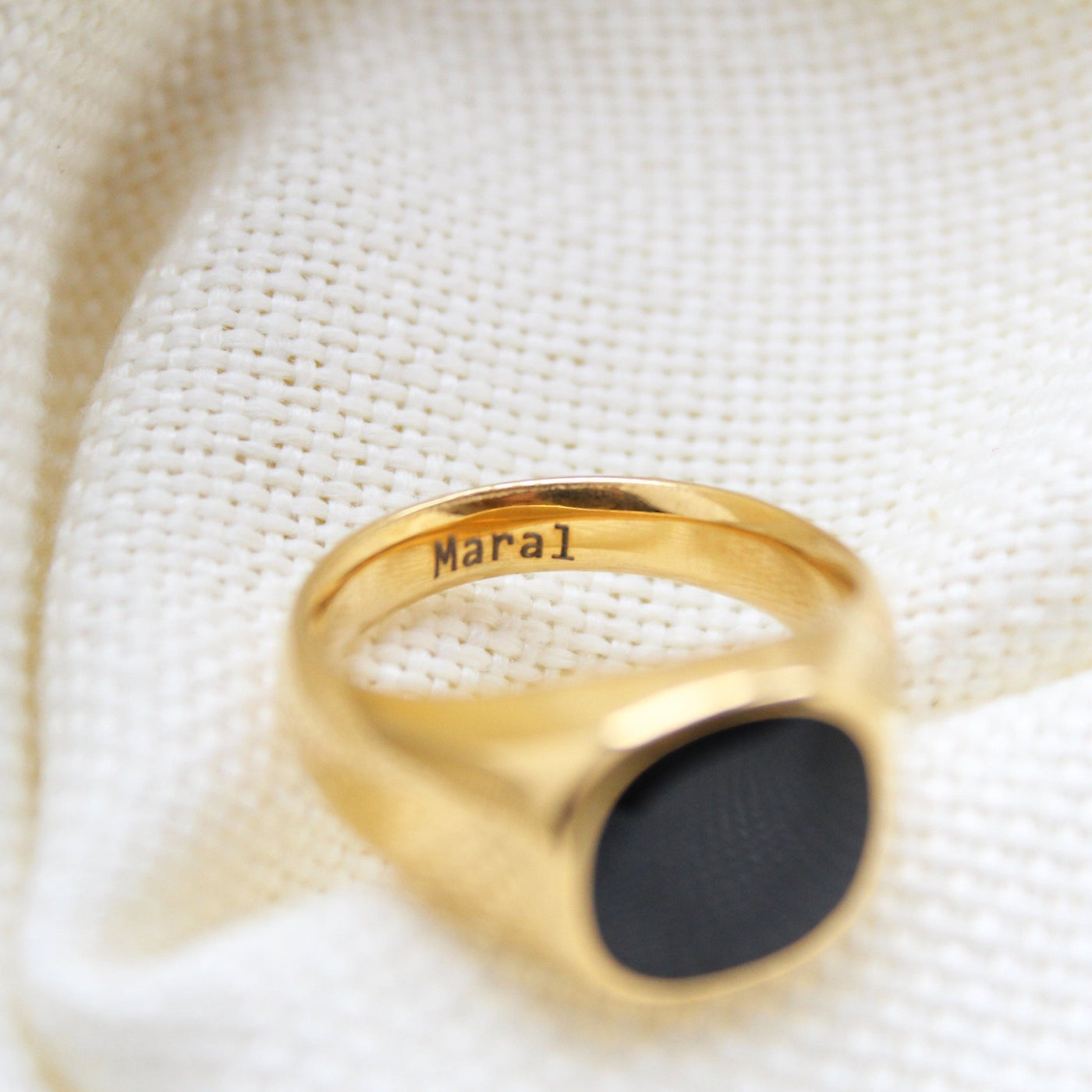 Classy Onyx Signet Ring in Gold - Maral Kunst Jewelry