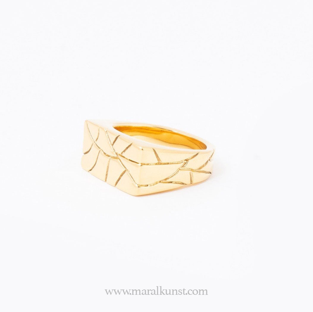 Gold Eternity Texture Pattern Ring