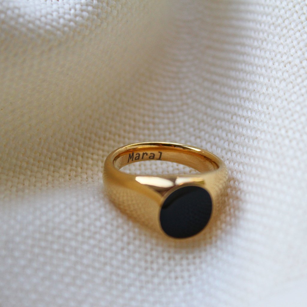 Round Black Onyx Signet Ring - Maral Kunst Jewelry