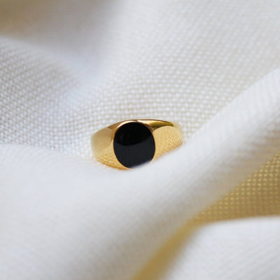 Round Black Onyx Signet Ring - Maral Kunst Jewelry