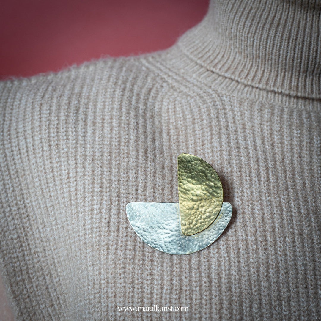 Gulblaged Brass Brooch - Maral Kunst Jewelry