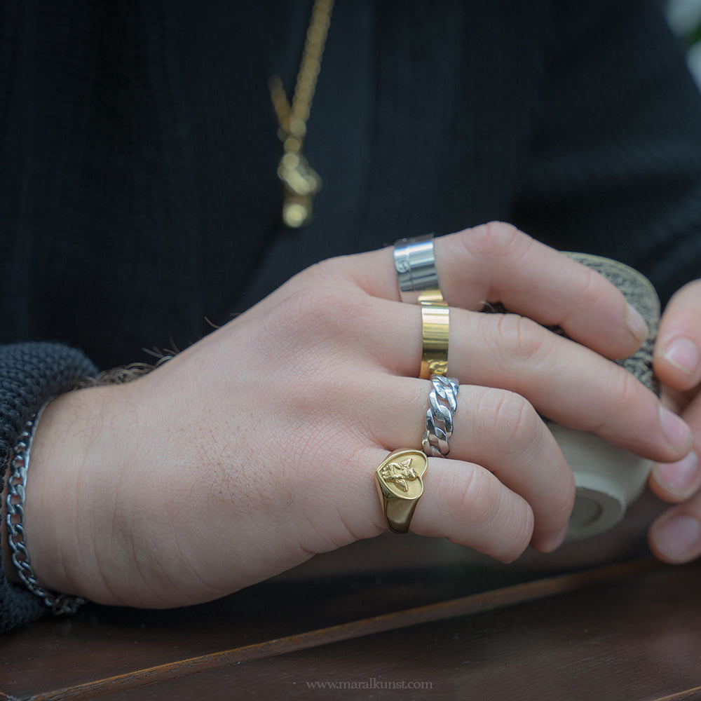 a man wear many rings in his hand