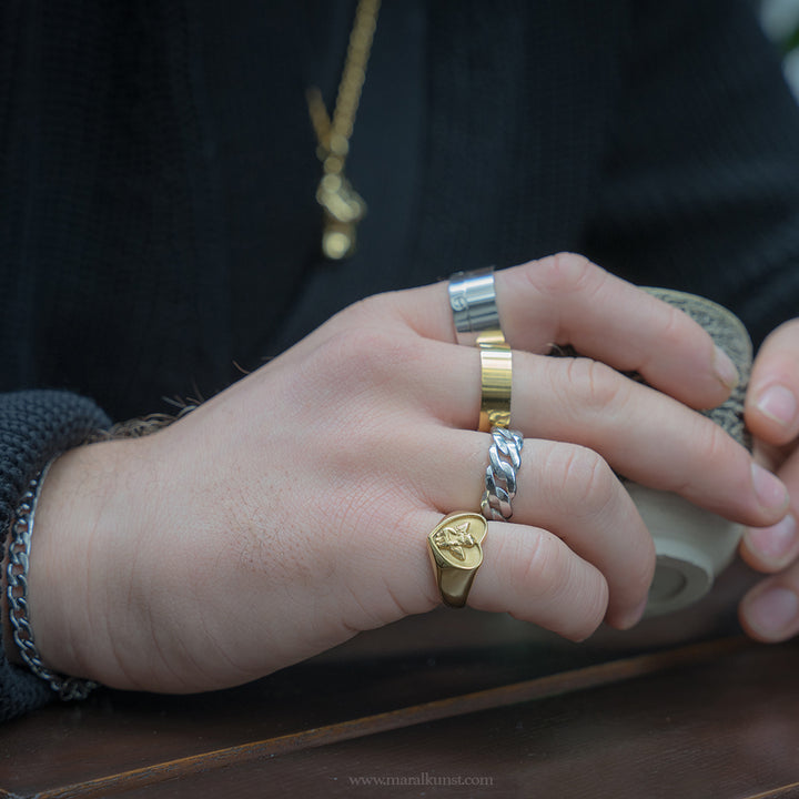 a man wear many rings in his hand