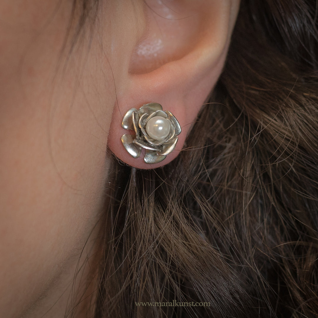 Norwegian pearl stainless steel flower stud earrings