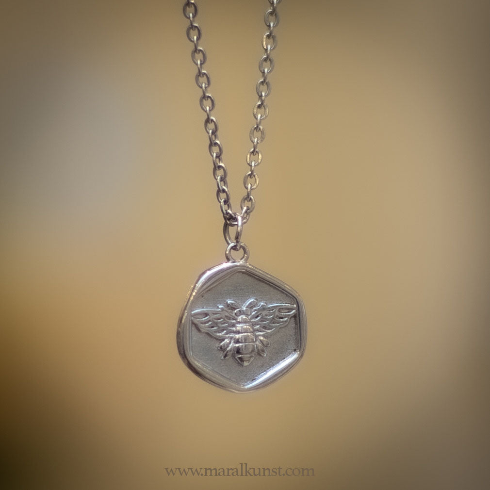 Bee lucky stainless steel necklace