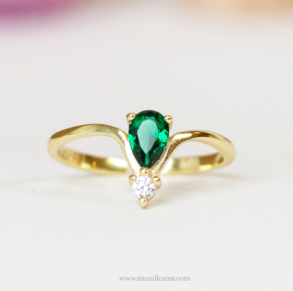 Cz green Crystal ring
