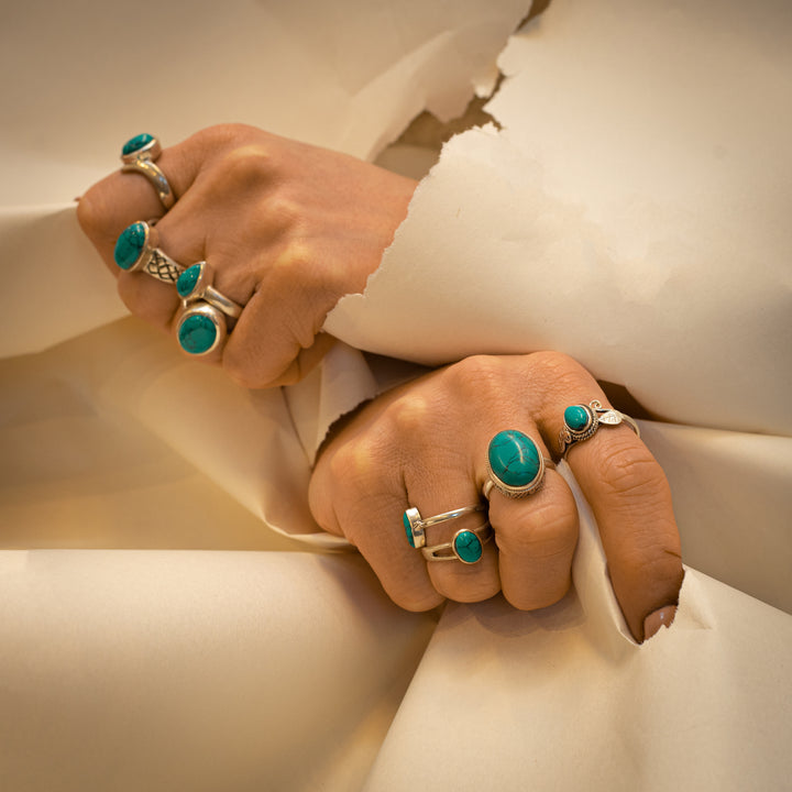 two hands have many rings