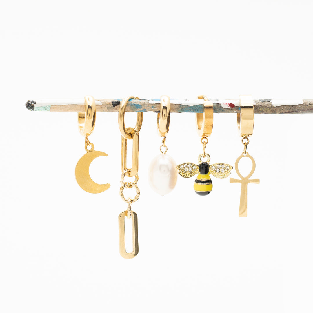 One pair Bee Earrings in 18K Yellow Gold