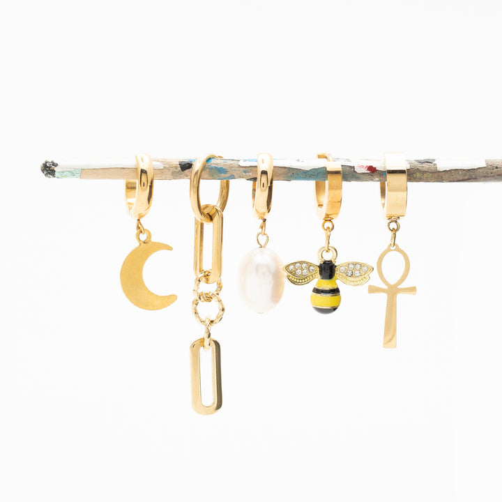 One pair Bee Earrings in 18K Yellow Gold