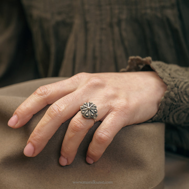 Maral Delicate Antique 925 silver ring